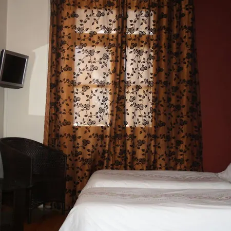 Residencia Pedra Antiga Pensión Oporto